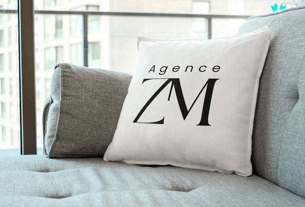 mockup du logo Agence ZM sur un coussin